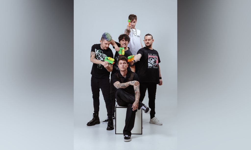 BENJI E FINLEY: La Nuova Superband che Unisce Melodie Pop a Chitarre Elettriche e Batterie Esplosive