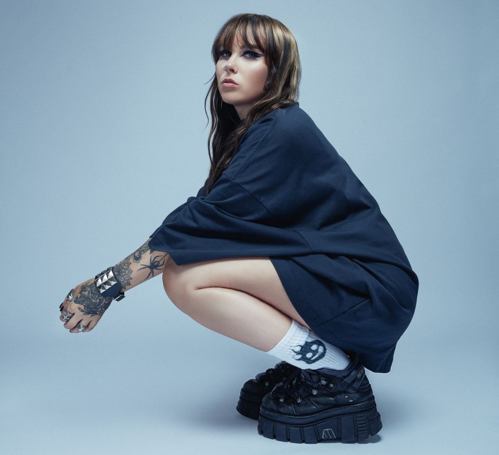 Kenya Grace: La Star Inglese che Sta Conquistando il Mondo con 'Strangers'