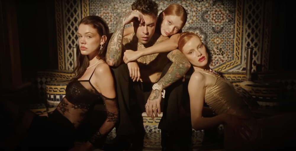 Video - Fedez ed Emis Killa: Il Ritorno Esplosivo con 'Sexy Shop'