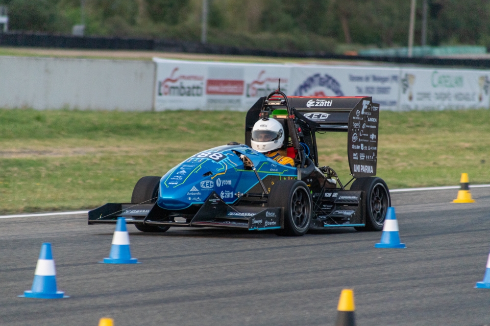 La Rivoluzione del Motorsport Universitario: L'UniPR Racing Team Presenta la Sua Prima Vettura a Guida Autonoma