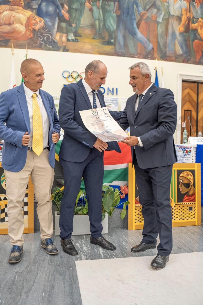 EVENTO INTERNAZIONALE "3° INVICTUS DAY" IN ANTEPRIMA MONDIALE, A ROMA, RITIRA IL PREMIO UNVS SAMUELE DONATONI: RENATO SINI, PLURI CAMPIONE DEL MONDO DI ARTI MARZIALI.