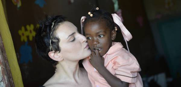 Arisa per l’Ucraina: il 4 aprile a Milano il concerto a favore della Fondazione Francesca Rava