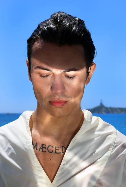 Federico Rossi: Il nuovo singolo 'Maledetto mare' porta l'estate nel cuore degli ascoltatori