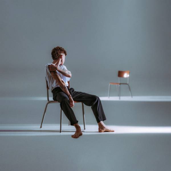 Nuovo Singolo di Wax: 'Primo al Mondo' Segna l'Inizio di un Emozionante Percorso