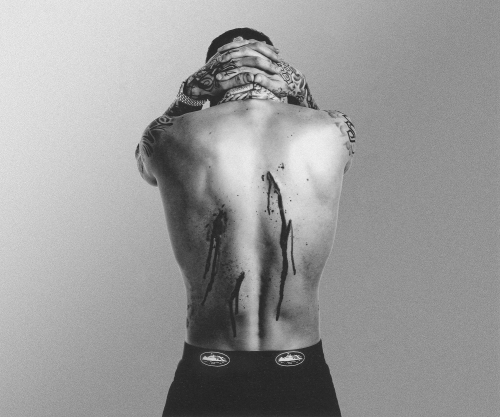 Capo Plaza Torna alla Ribalta con Ferite: Il Nuovo Album Che Ridefinisce il Rap Italiano