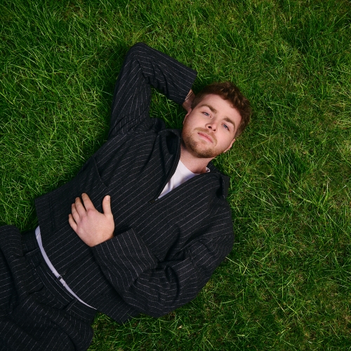 Alex Warren, l'album esce il 18 luglio: ''You'll Be Alright, Kid'' raccoglie due anni di musica e successi