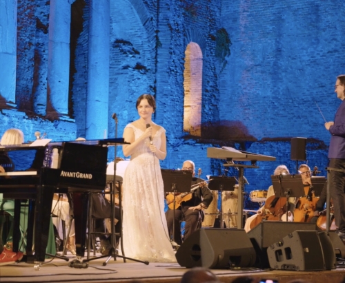 Short-Video: Arisa a Taormina: pace, guerra e un amore raccontato inedito