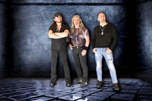 Backlash, fuori — Mirrorsplay: power ballad di riflessi e tensione